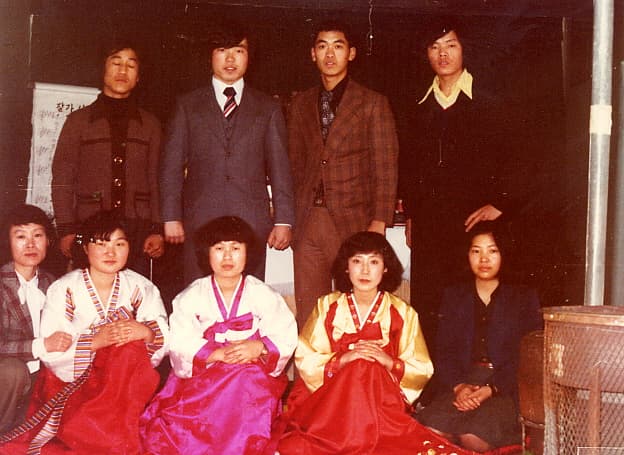 1979  청년들(신년예배후) - 1