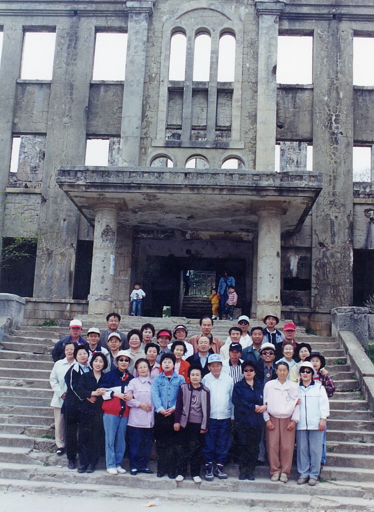 2001 어른들과 함께/(옛)노동당사 - 1