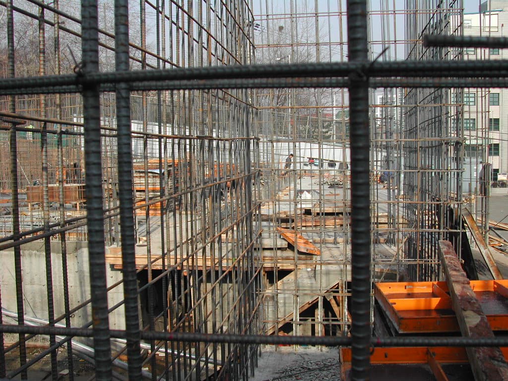 2003-12-2  1층벽 철근공사2 - 1