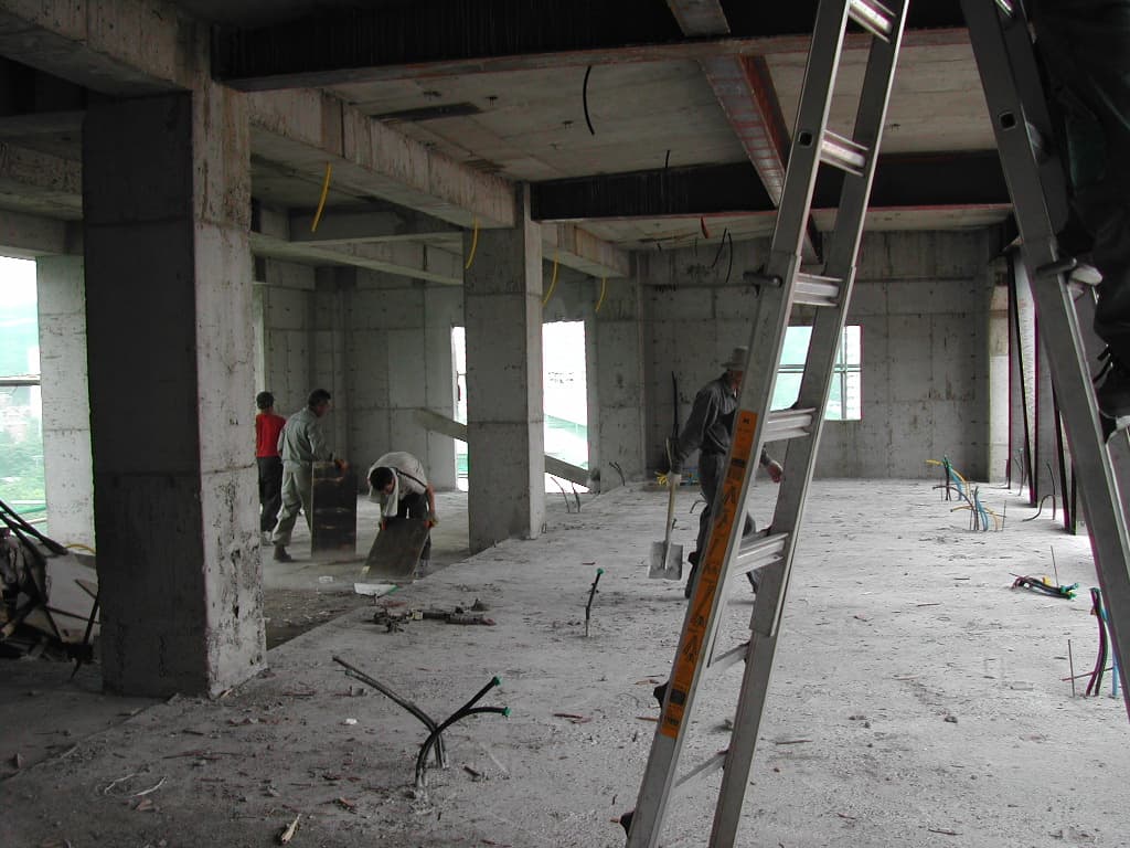 2004-5-27 5층 소그룹실들이 들어설 자리 - 1