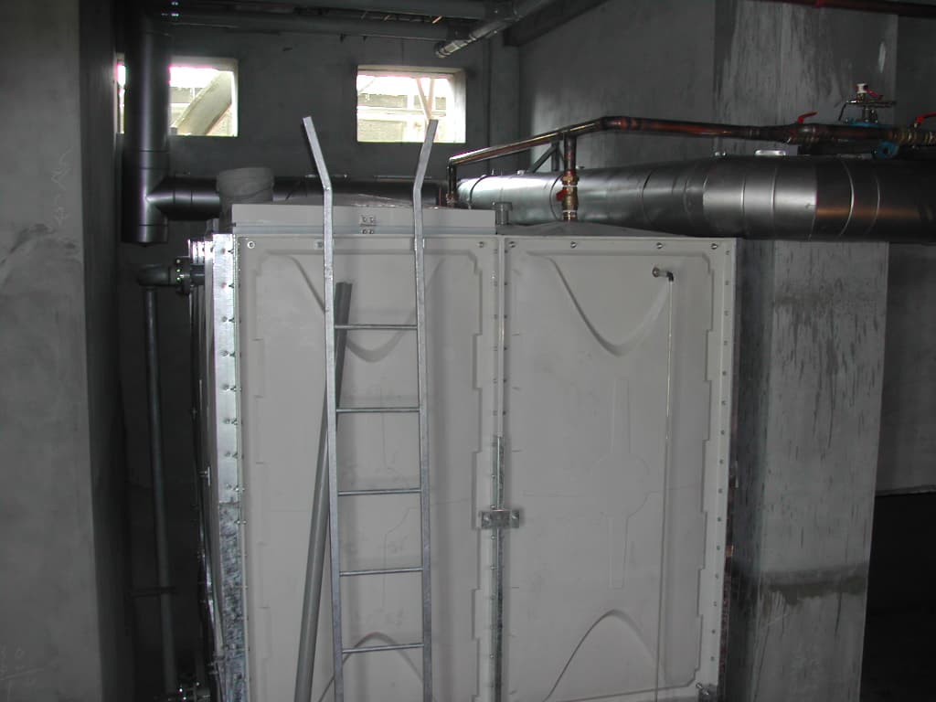 2004-5  기계실 물탱크설치완료 - 1