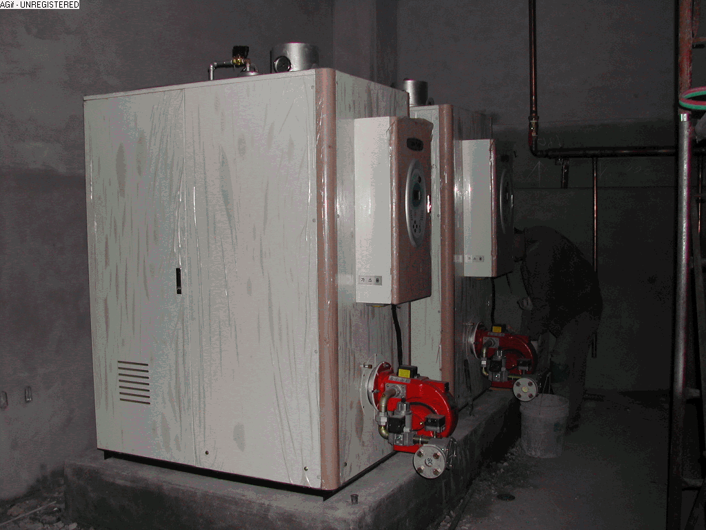 2004-4-29 / 지하 기계실(냉난방공사) - 1