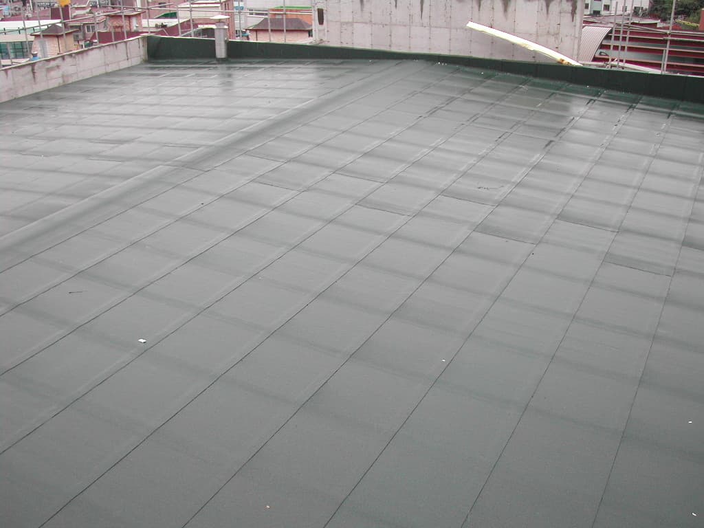 2004-6-18 본당지붕덮개완성(아스팔트싱글녹색) - 1