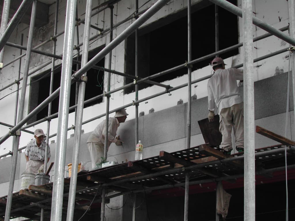 2004-7-16 외벽 돌붙이기 시작 - 1