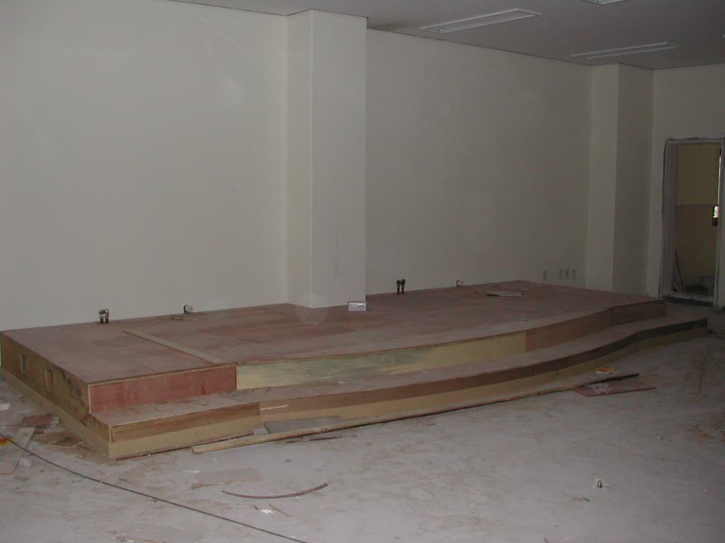 040820 2층중예배실 강대설치 - 1