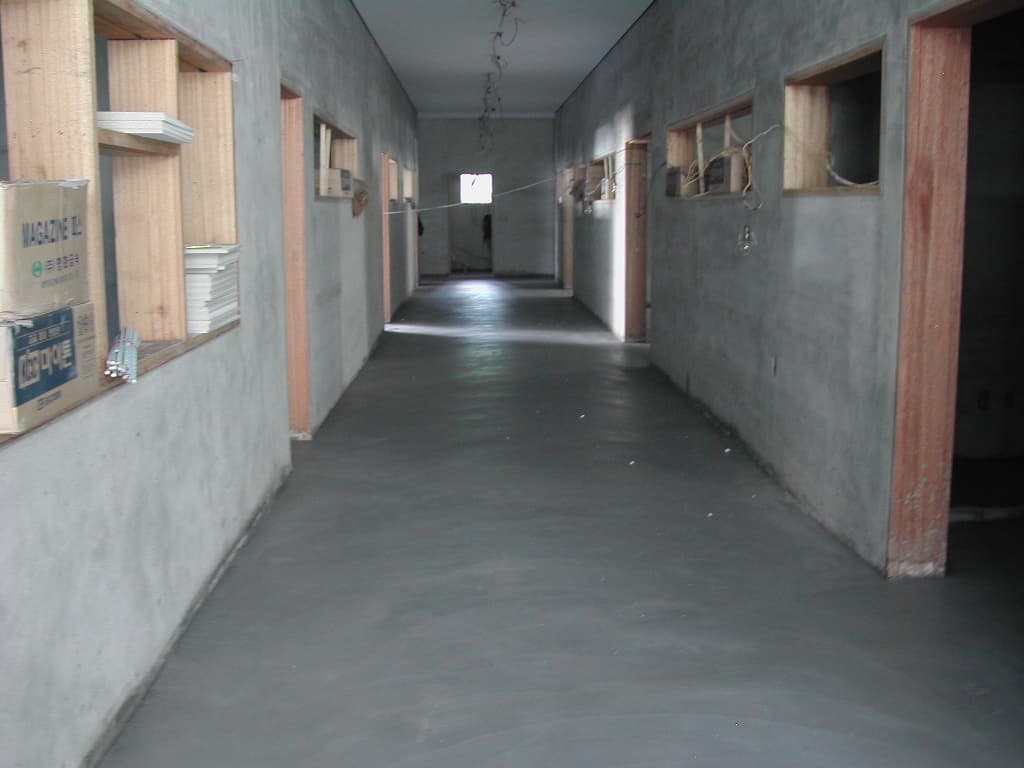 2004-8-6 각층 바닥몰탈작업마무리 - 1