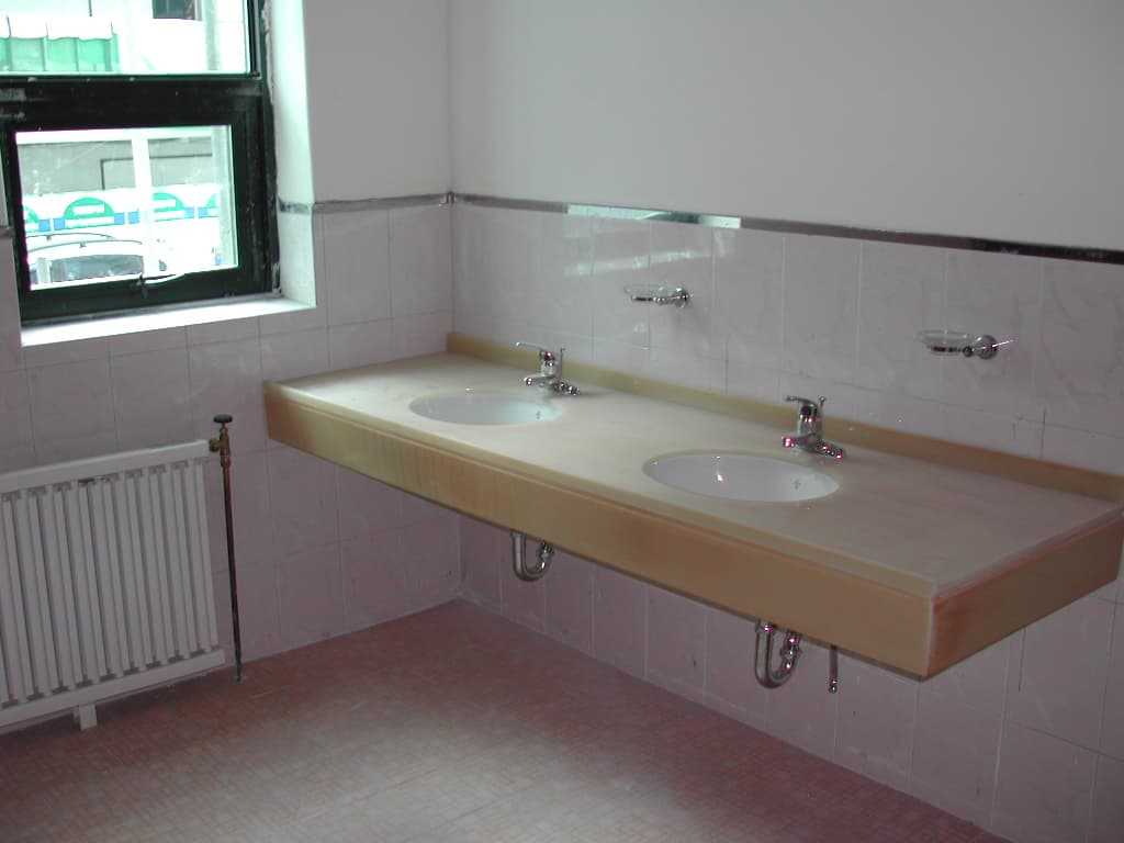 2004-9-20 2층 여자화장실 세면대^^ - 1