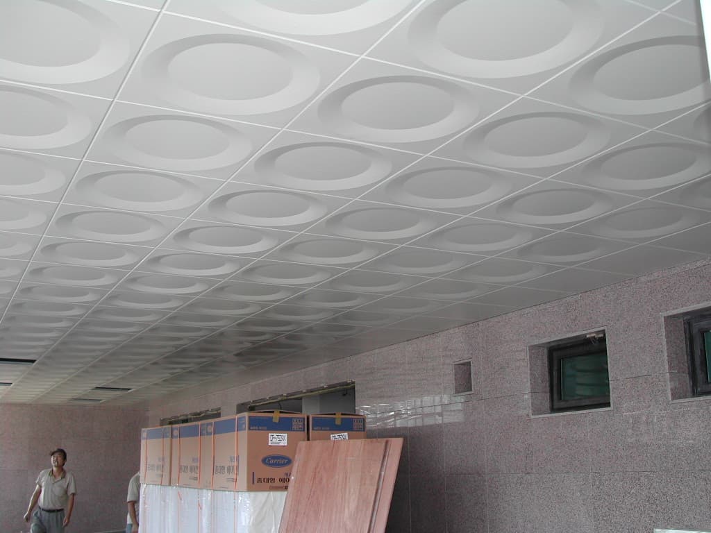 2004-9-22  1층 좌측주차장 천정마감공사 - 1