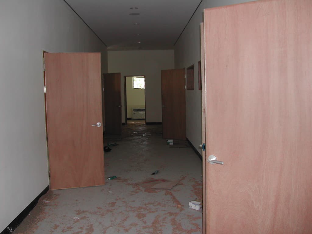 2004-9-14 각 실 출입문설치 - 1