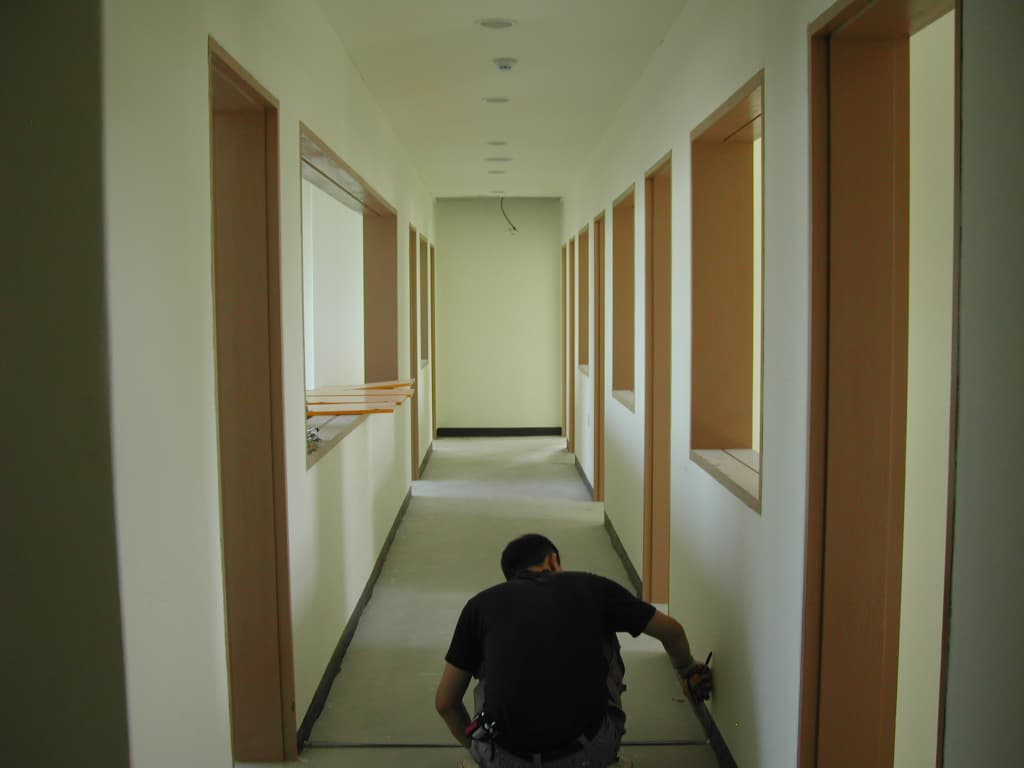 2004-9-10  소그룹실단장(5층 바닥타일공사) - 1