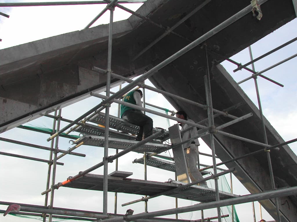 2004-10-9 옥상구조물돌작업 - 1