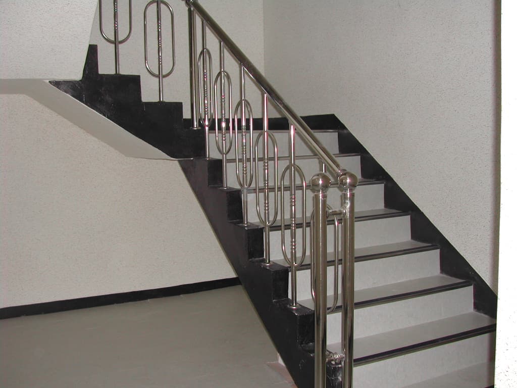 2004-10-1 예배위원들과 찬양대가 오를 계단 - 1