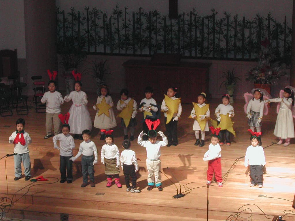 2004-12-24 성탄감사한마당(유치부2) - 1
