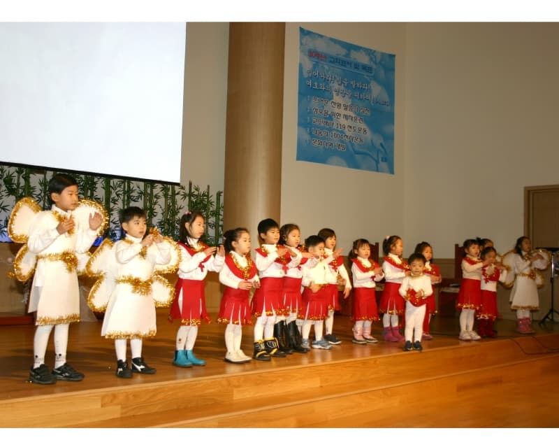 2005-12-24성탄감사한마당_유치부2 - 1