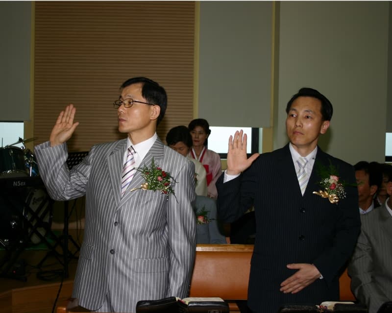 2006-7-2 장로 안수집사 권사임직식3 - 1