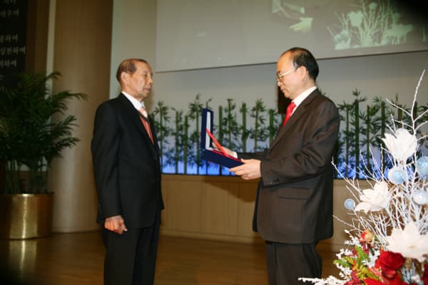 2008-12-28윤종호안수집사님은퇴식 - 1