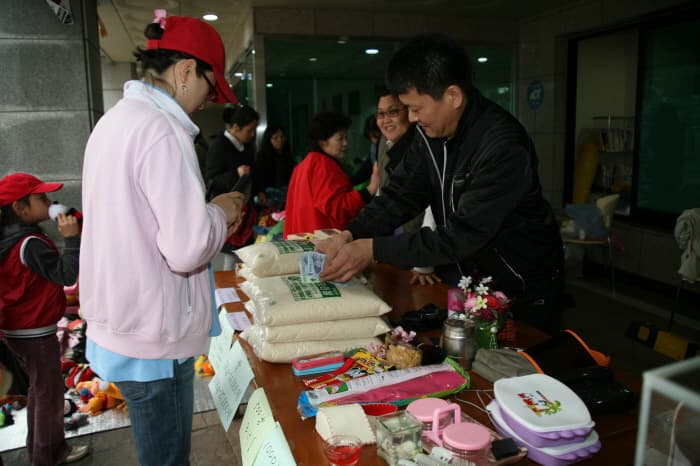 20090426사랑나눔바자회3 - 1