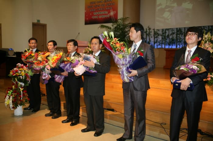 2009-11-29집사권사임직감사예배6 - 1