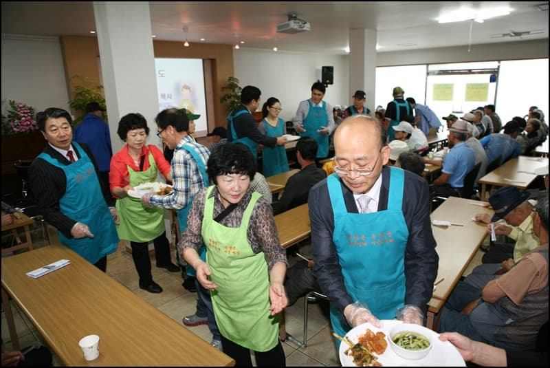 서울역광장 노숙자 식사 나눔 봉사 - 2