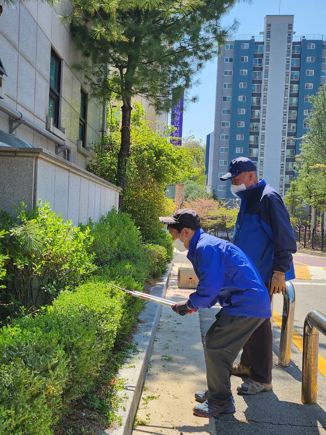 2023 봄맞이 대청소 및 화단 가꾸기 (1) - 1