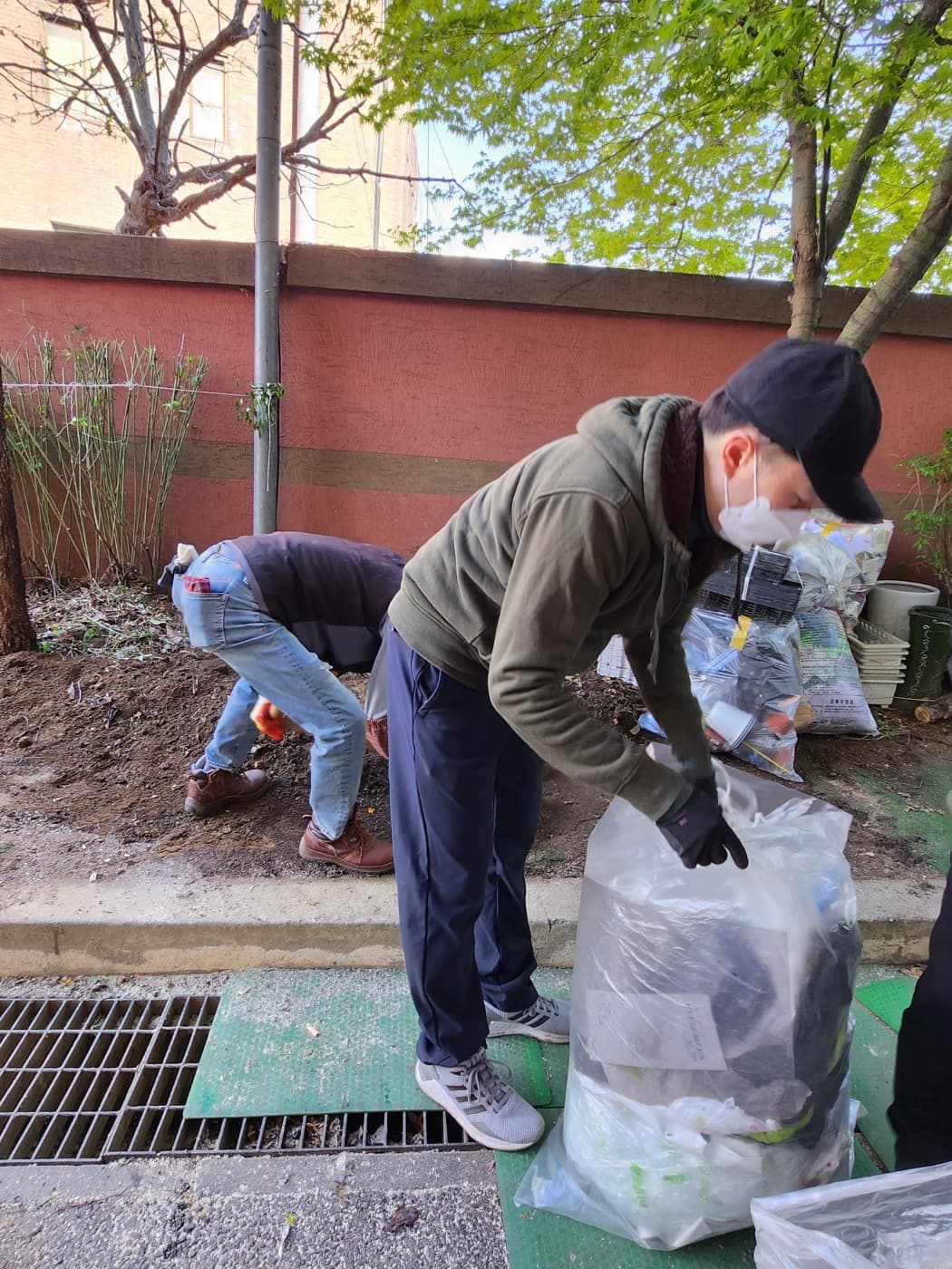 2023 봄맞이 대청소 및 화단 가꾸기 (1) - 6