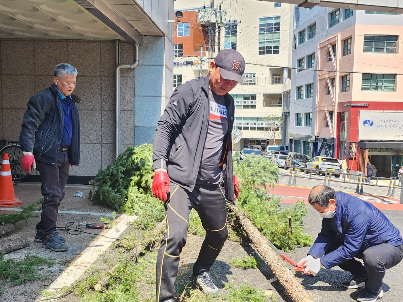 2023 봄맞이 대청소 및 화단 가꾸기 (1) - 10